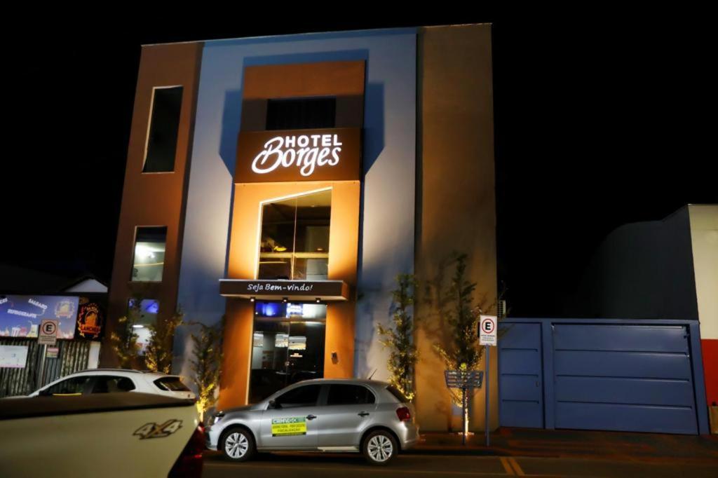 Hotel Borges Quirinopolis Buitenkant foto